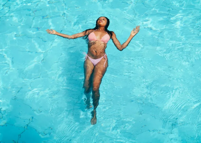 femmes en etoile de mer exercice de flottaison pour le savoir nager chez Ladyswim